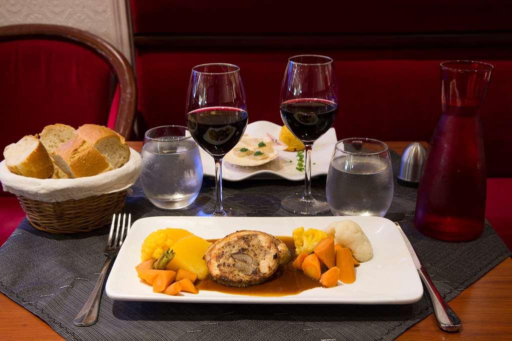 Brit Hotel Le Lion D'Or Chinon Restaurace fotografie