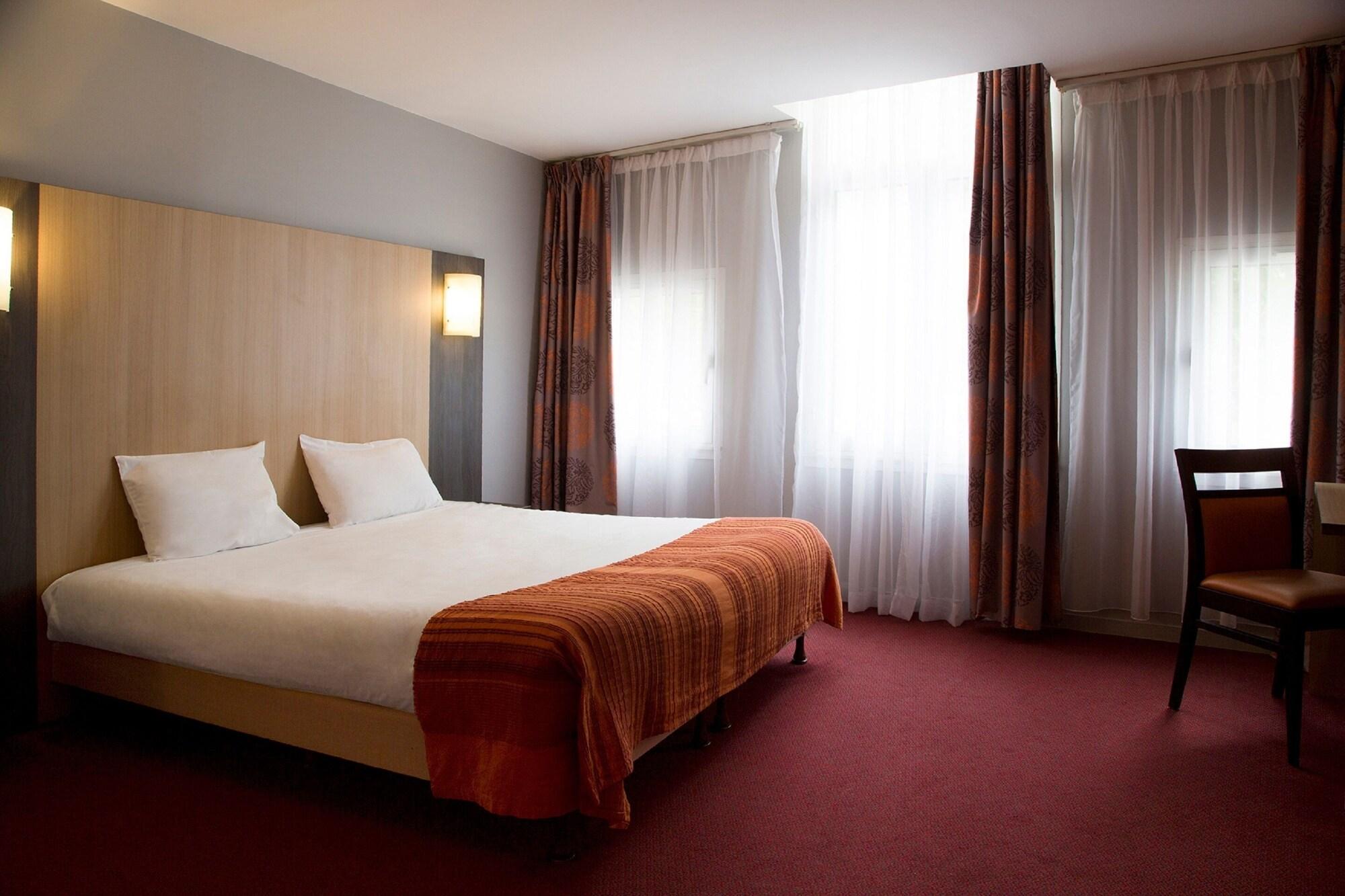 Brit Hotel Le Lion D'Or Chinon Exteriér fotografie