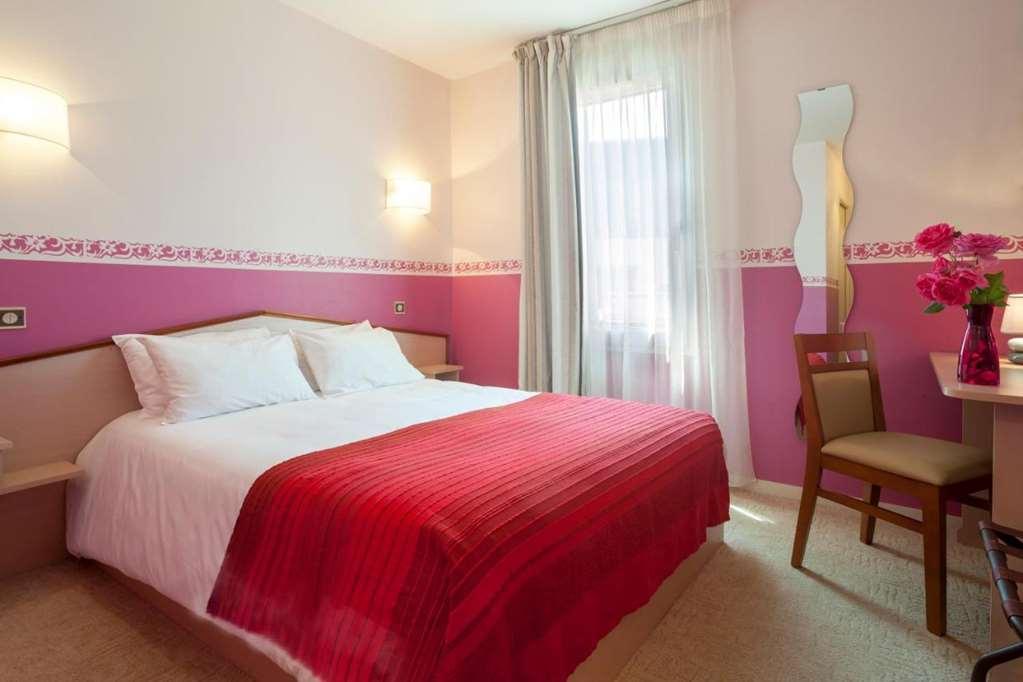 Brit Hotel Le Lion D'Or Chinon Pokoj fotografie