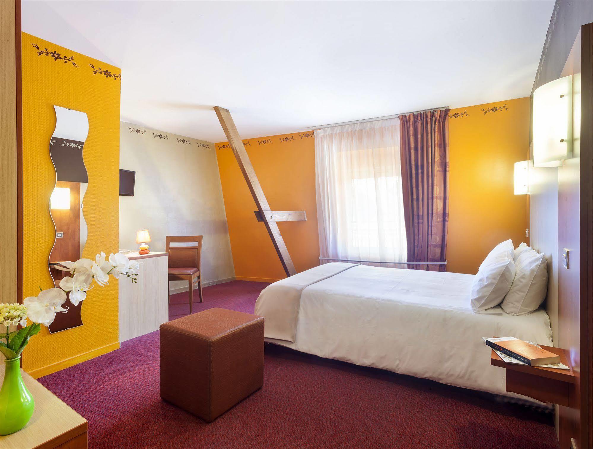 Brit Hotel Le Lion D'Or Chinon Exteriér fotografie